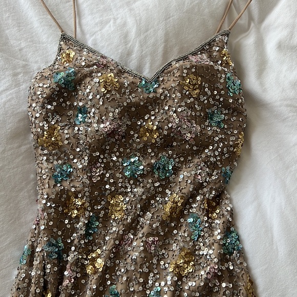 MAC DUGGAL SEQUIN DRESS SIZE 4 - Picture 3 of 7